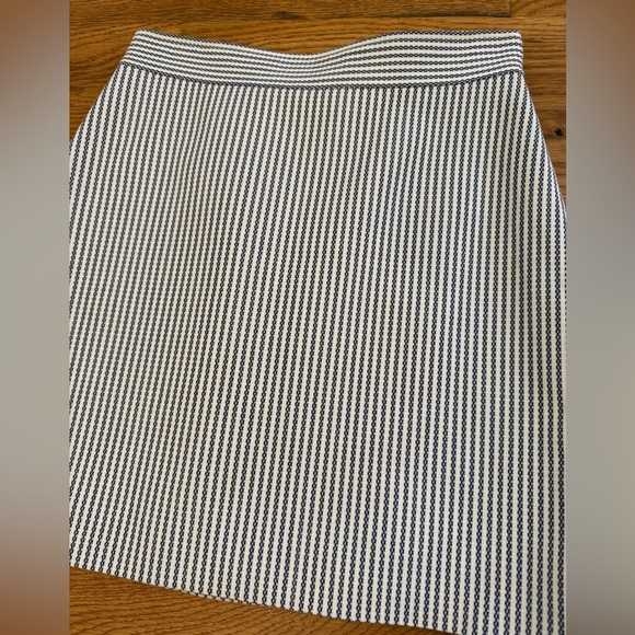 Theory Blue and White Striped Mini Skirt Size 6 - Picture 3 of 12